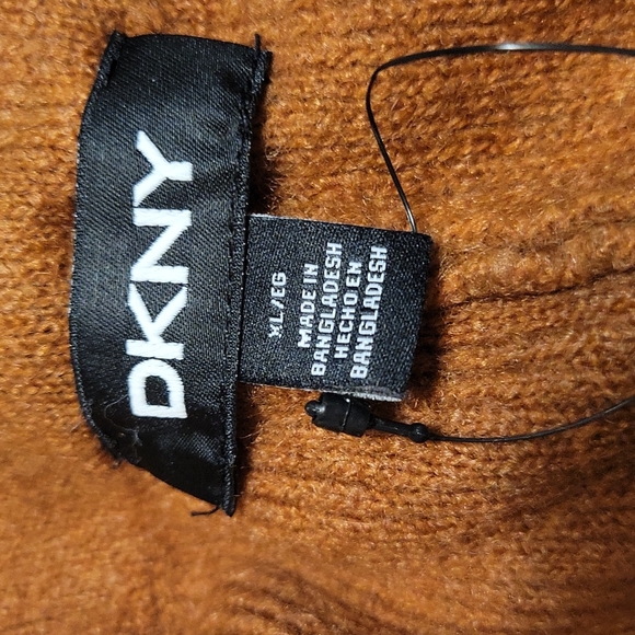 DKNY Cashmere Blend Jogger Set - Picture 13 of 16